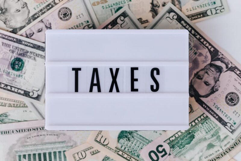 Lightbox med texten TAXES